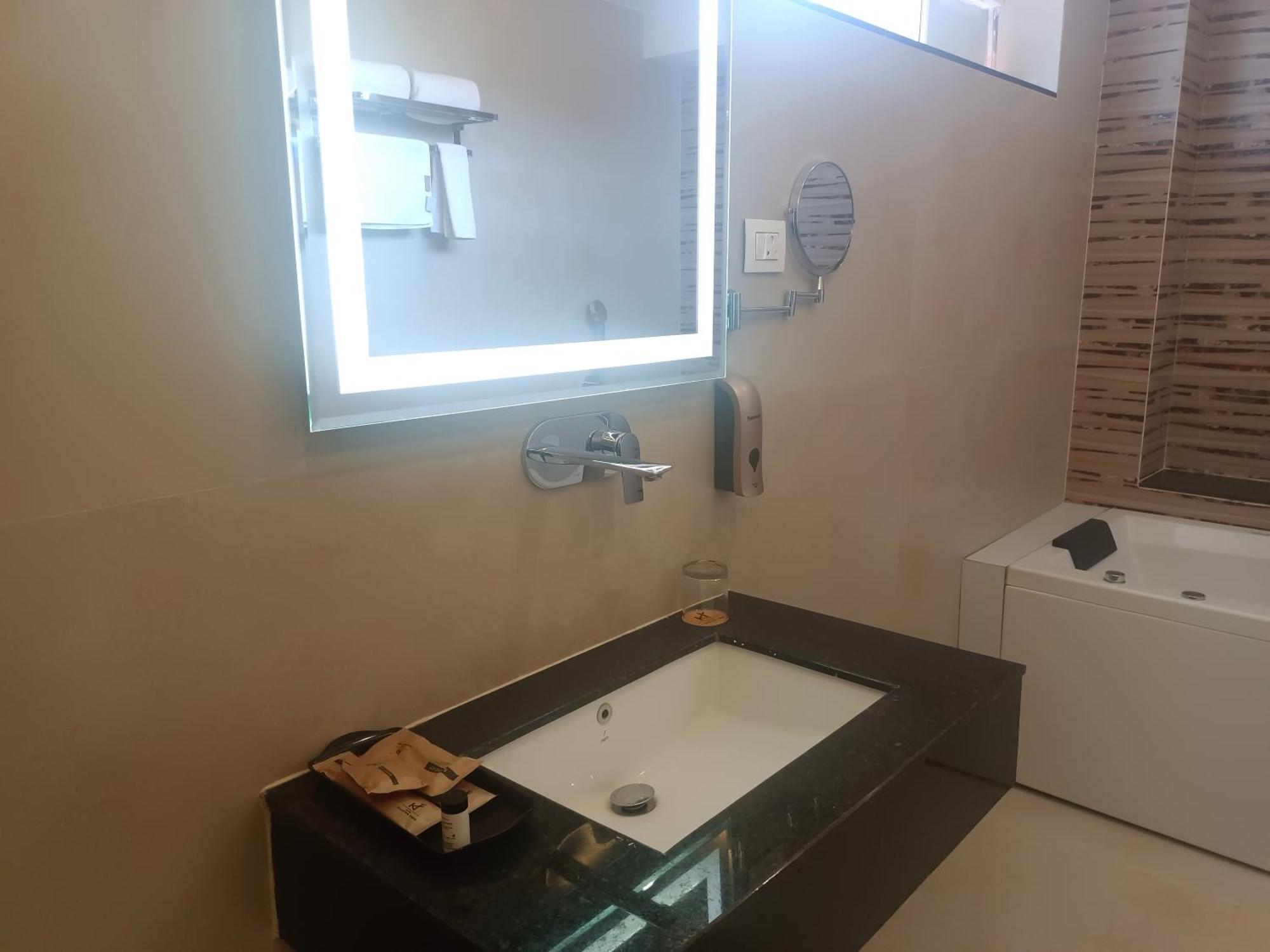Hotel Kadamb Tree Jabalpur Εξωτερικό φωτογραφία