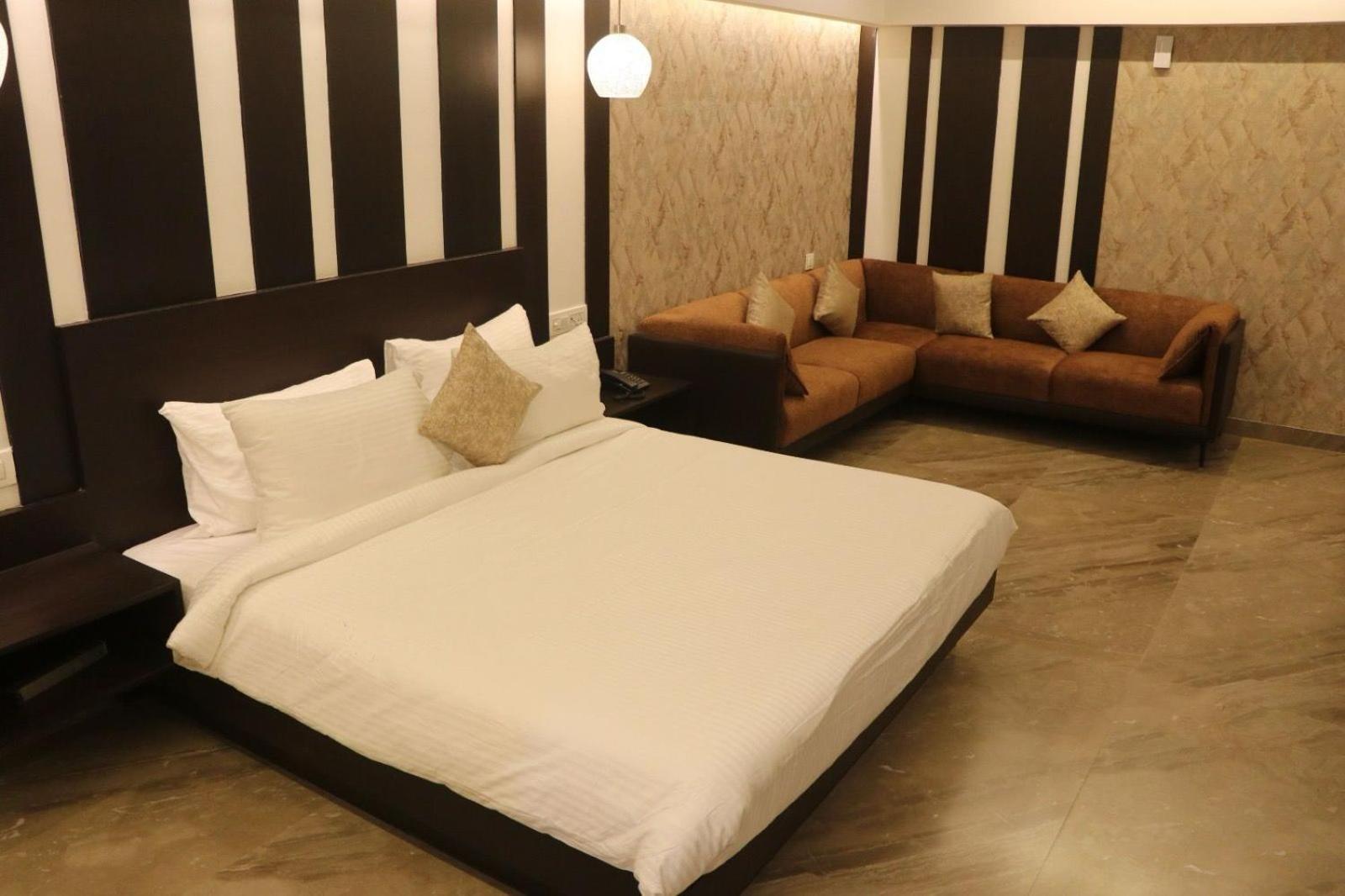 Hotel Kadamb Tree Jabalpur Εξωτερικό φωτογραφία