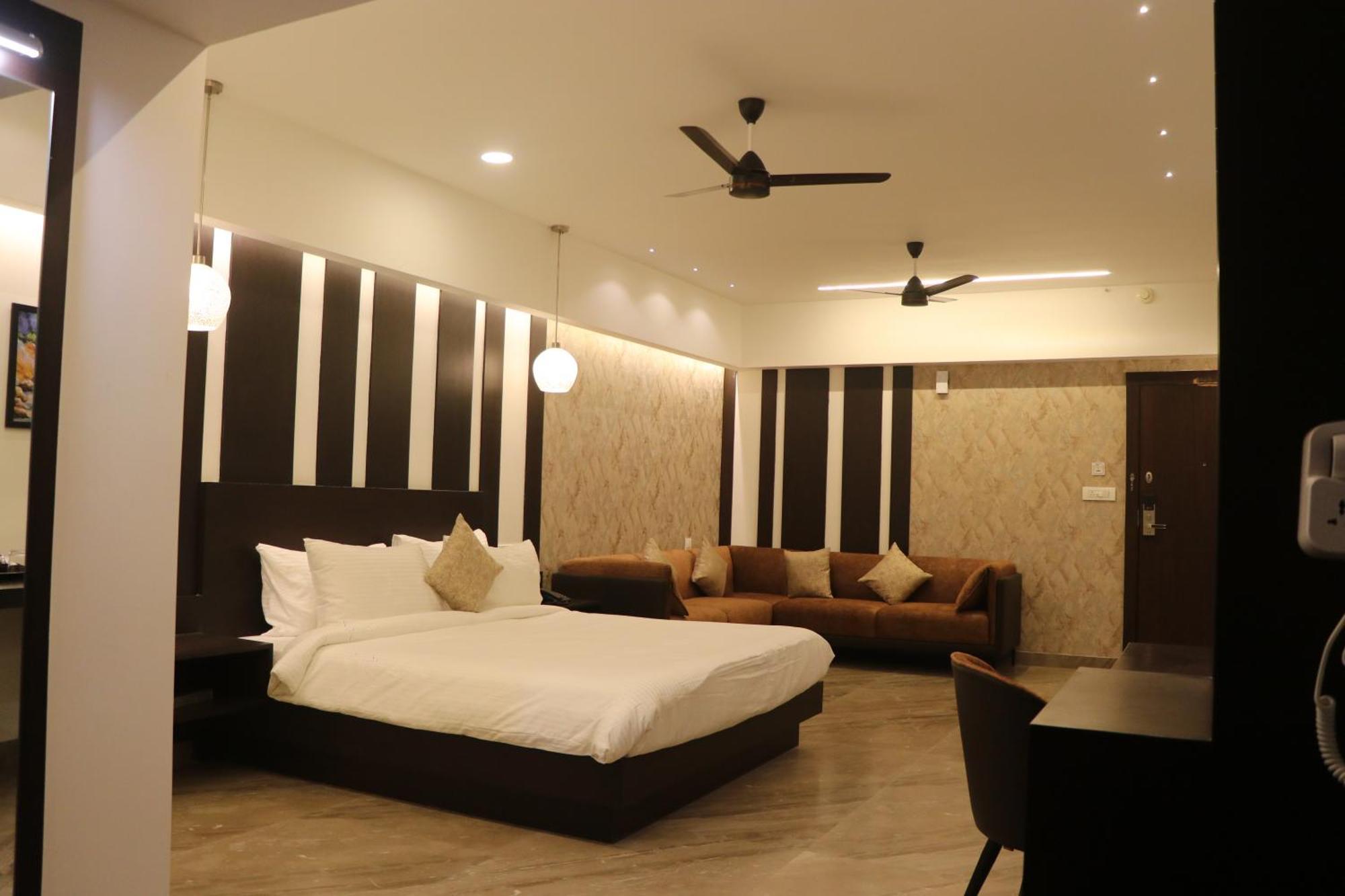 Hotel Kadamb Tree Jabalpur Εξωτερικό φωτογραφία