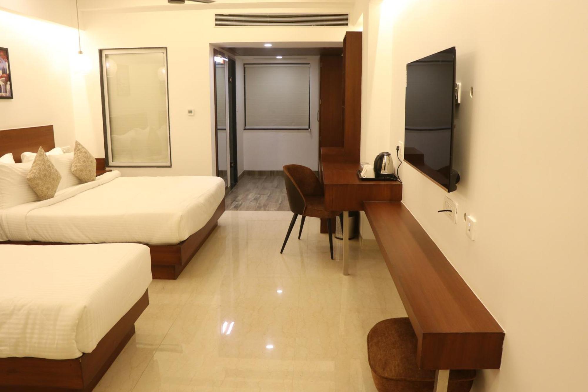 Hotel Kadamb Tree Jabalpur Εξωτερικό φωτογραφία